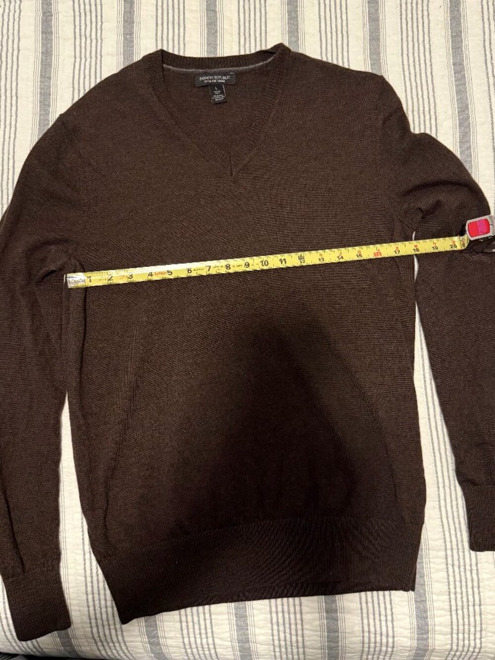 Banana Republic Merino Wool Men's Sweater - Picture 2 of 4